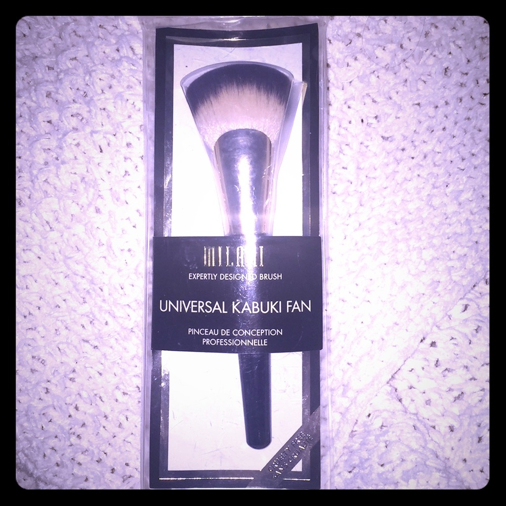 Kabuki Fan universal brush